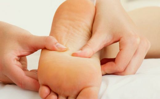 Ayağın Kenarında Çıkan Kemik Belirtileri ve Tedavisi